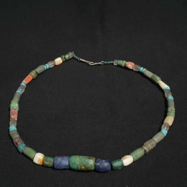 🌈 Pre-Columbian Chavín Necklace of Multicolored Stones - Imagen 1