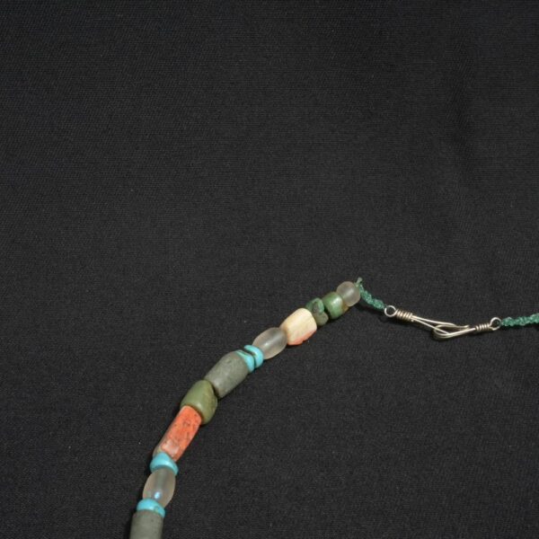 🌈 Pre-Columbian Chavín Necklace of Multicolored Stones - Imagen 2