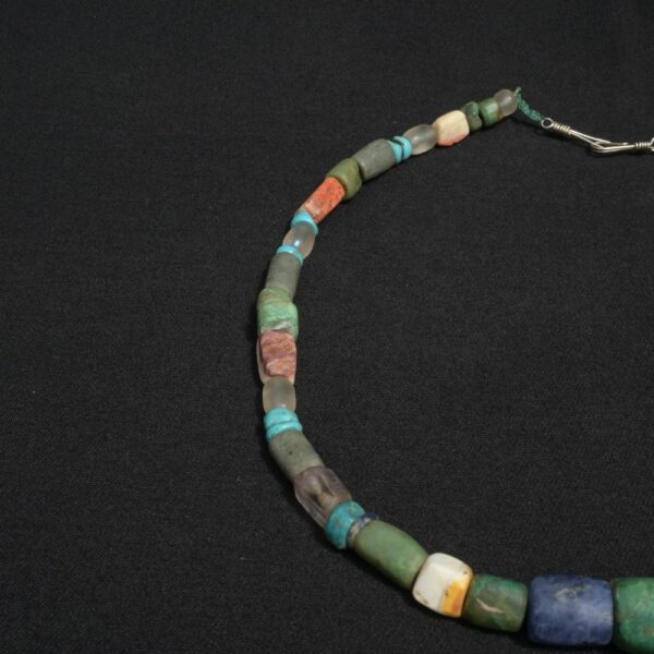 🌈 Pre-Columbian Chavín Necklace of Multicolored Stones - Imagen 3