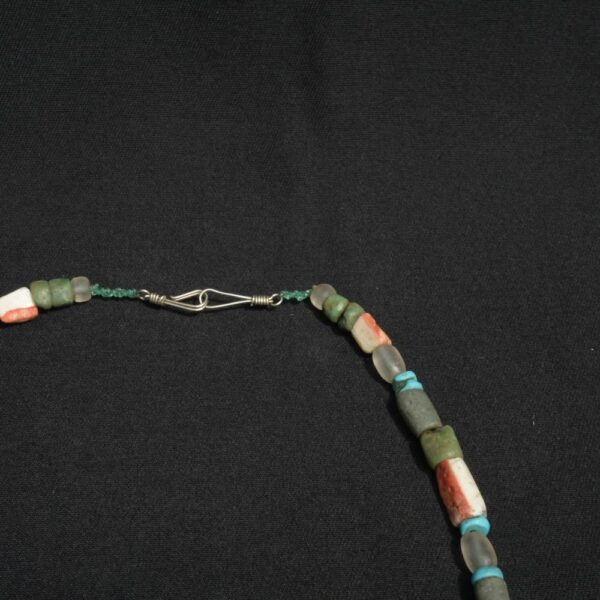 🌈 Pre-Columbian Chavín Necklace of Multicolored Stones - Imagen 12