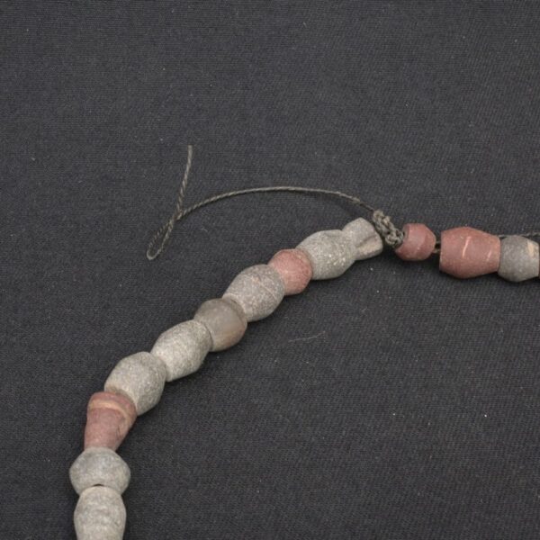 🪨 Chavín Necklace in Multicolored Stone with Ancestral Patina - Imagen 2