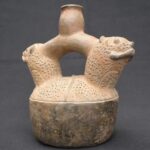 🗿 Chavín Ceramic Ritual Bottle with Two Heads - Imagen 2