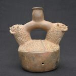 🗿 Chavín Ceramic Ritual Bottle with Two Heads - Imagen 5