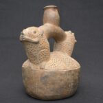 🗿 Chavín Ceramic Ritual Bottle with Two Heads - Imagen 8