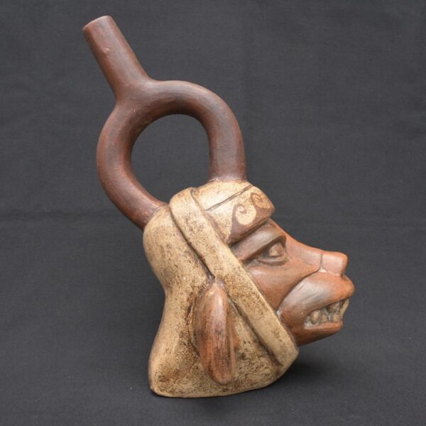 🏺 Moche Ceramic Zoomorphic Bottle with the Face of a Wild Being - Imagen 8