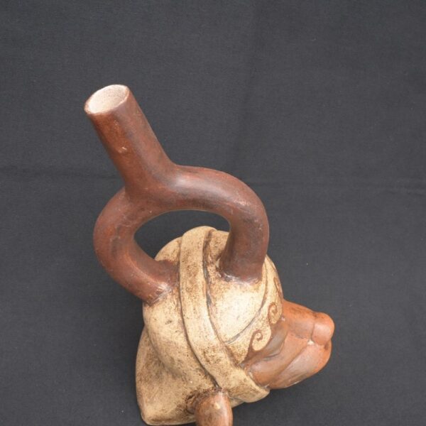 🏺 Moche Ceramic Zoomorphic Bottle with the Face of a Wild Being - Imagen 9