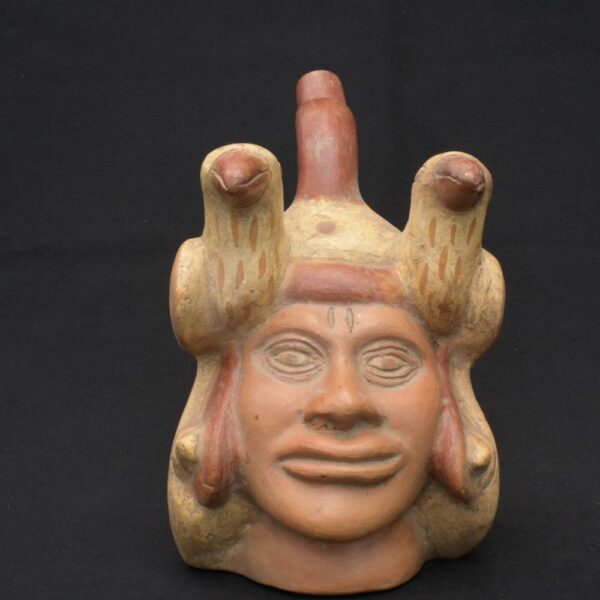 🏺 Moche Ceramic Human Head Bottle with Sacred Birds - Imagen 2
