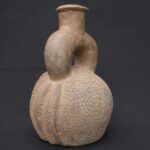🏺 Chavín Ceramic Two-Tone Fruit-Shaped Bottle - Imagen 4