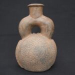 🏺 Chavín Ceramic Two-Tone Fruit-Shaped Bottle - Imagen 5