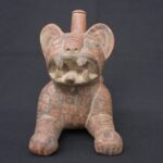 🏺 Chavín Ceramic Bottle: Feline in Resting Position - Imagen 8