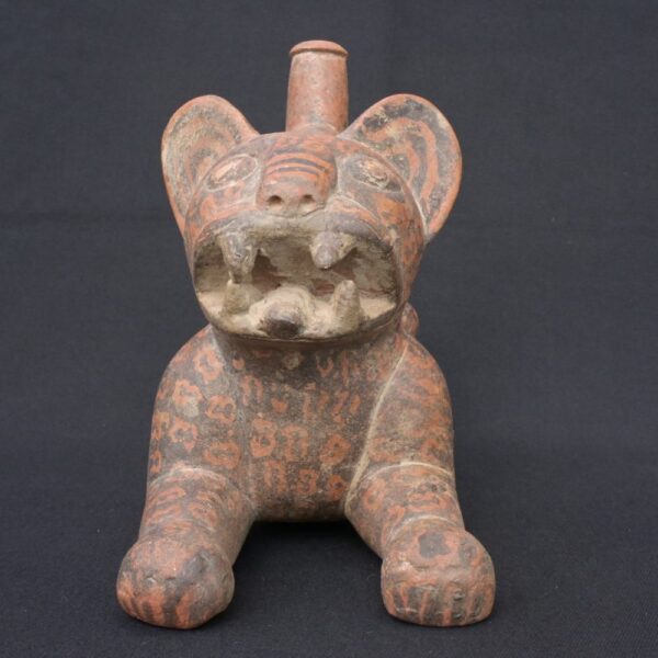 🏺 Chavín Ceramic Bottle: Feline in Resting Position - Imagen 8