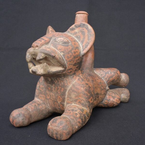 🏺 Chavín Ceramic Bottle: Feline in Resting Position - Imagen 9