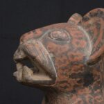 🏺 Chavín Ceramic Bottle: Feline in Resting Position - Imagen 12