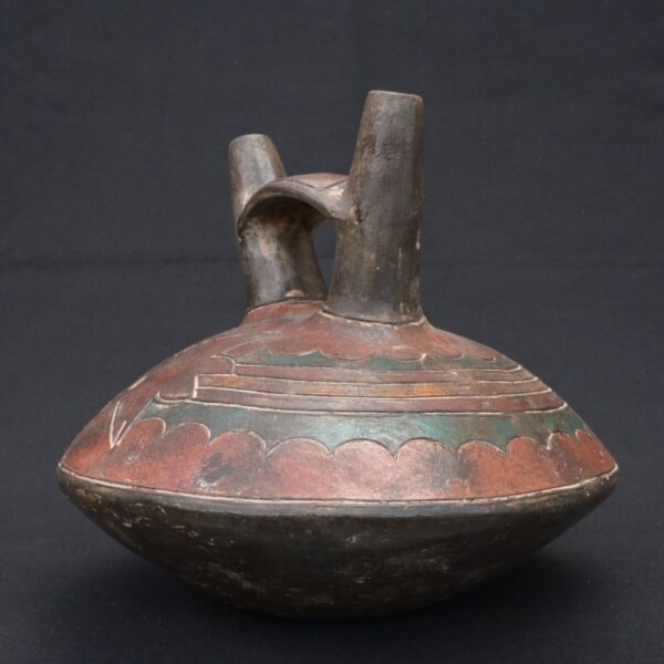 🏺 Paracas Ceramic Bottle with Zoomorphic Motif and Ritual Decoration - Imagen 1