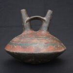 🏺 Paracas Ceramic Bottle with Zoomorphic Motif and Ritual Decoration - Imagen 4