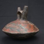 🏺 Paracas Ceramic Bottle with Zoomorphic Motif and Ritual Decoration - Imagen 5
