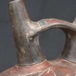 🏺 Paracas Ceramic Bottle with Zoomorphic Motif and Ritual Decoration - Imagen 10