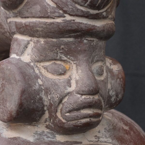 🏺 Chavín Ceramic Ritual Bottle with Human Head, Bird, and Circular Motifs - Imagen 10