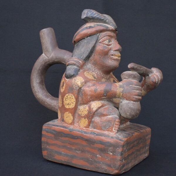 🏺 Moche Culture Ceramic Sculptural Bottle with a Male Ritual Figure - Imagen 1