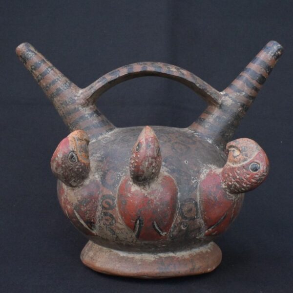 🐦 Vicus Culture Ceramic Ritual Bottle with Decorative Relief Birds - Imagen 1