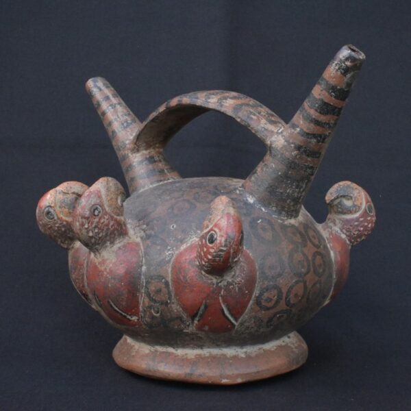 🐦 Vicus Culture Ceramic Ritual Bottle with Decorative Relief Birds - Imagen 2