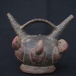 🐦 Vicus Culture Ceramic Ritual Bottle with Decorative Relief Birds - Imagen 5