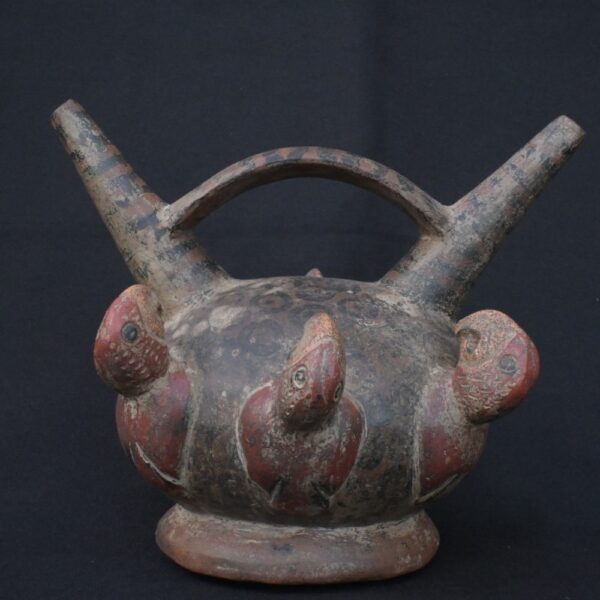 🐦 Vicus Culture Ceramic Ritual Bottle with Decorative Relief Birds - Imagen 5