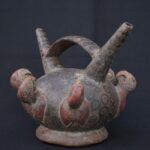 🐦 Vicus Culture Ceramic Ritual Bottle with Decorative Relief Birds - Imagen 6