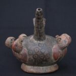🐦 Vicus Culture Ceramic Ritual Bottle with Decorative Relief Birds - Imagen 7