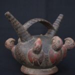 🐦 Vicus Culture Ceramic Ritual Bottle with Decorative Relief Birds - Imagen 8