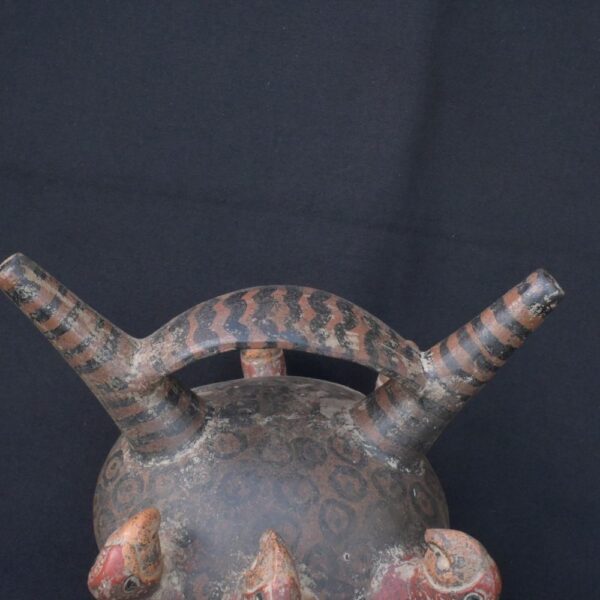 🐦 Vicus Culture Ceramic Ritual Bottle with Decorative Relief Birds - Imagen 9