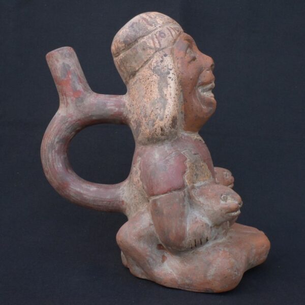 😄 Moche Culture Ceramic Sculptural Bottle of a Man with Animals - Imagen 8