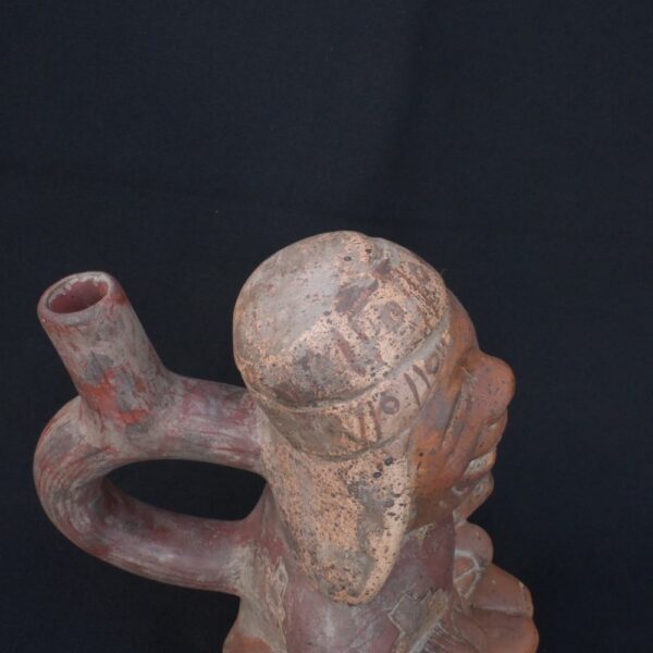😄 Moche Culture Ceramic Sculptural Bottle of a Man with Animals - Imagen 9