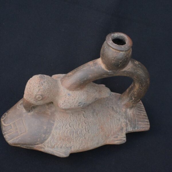 🐟 Chavín Culture Ceramic Bottle with Bird on Fish in Ritual Scene - Imagen 1