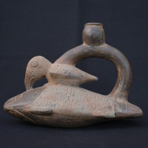 🐟 Chavín Culture Ceramic Bottle with Bird on Fish in Ritual Scene - Imagen 3