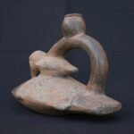 🐟 Chavín Culture Ceramic Bottle with Bird on Fish in Ritual Scene - Imagen 4