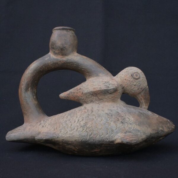 🐟 Chavín Culture Ceramic Bottle with Bird on Fish in Ritual Scene - Imagen 7