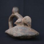 🐟 Chavín Culture Ceramic Bottle with Bird on Fish in Ritual Scene - Imagen 8