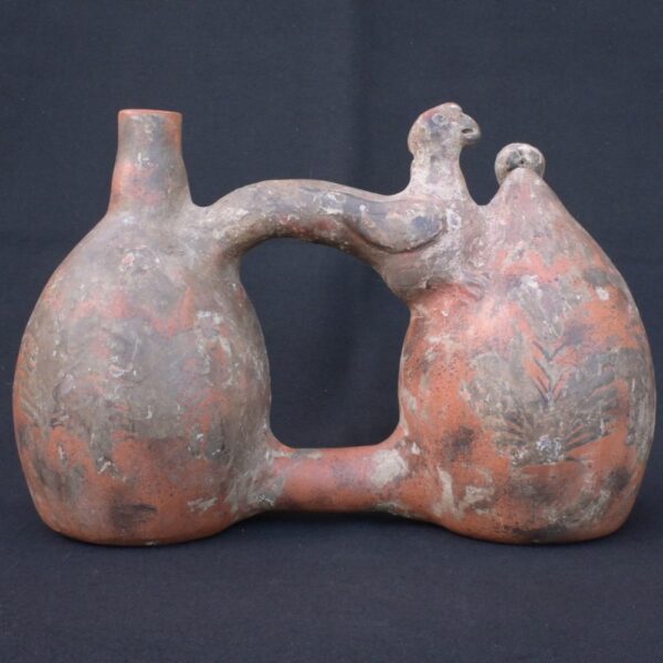 🎶 Moche Culture Ceramic Water Whistle with Birds and Ritual Motifs - Imagen 1