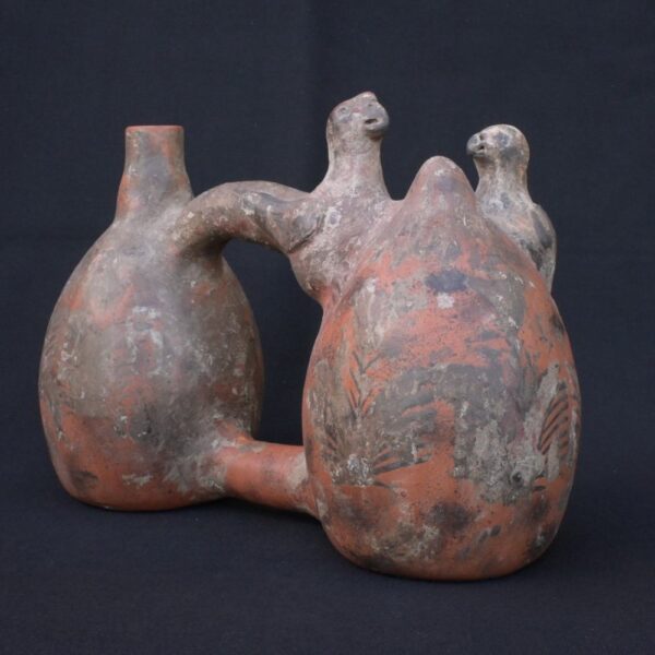 🎶 Moche Culture Ceramic Water Whistle with Birds and Ritual Motifs - Imagen 2