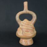 Pre-Columbian Moche Ceramic Ritual Bottle with Lizard Motifs - Image 5
