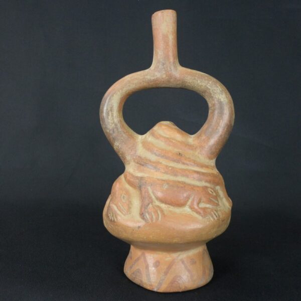 Pre-Columbian Moche Ceramic Ritual Bottle with Lizard Motifs - Image 5