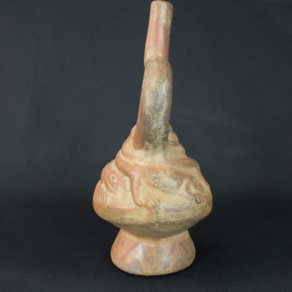 Pre-Columbian Moche Ceramic Ritual Bottle with Lizard Motifs - Image 7