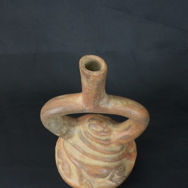 Pre-Columbian Moche Ceramic Ritual Bottle with Lizard Motifs - Image 8