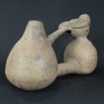 Pre-Columbian Double Chamber Whistle Vessel with Parrot - Imagen 4