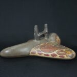 Pre-Columbian Nazca Manta Ray Ceramic Bottle - Imagen 4