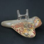 Pre-Columbian Nazca Manta Ray Ceramic Bottle - Imagen 5