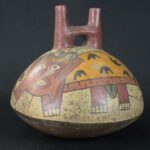 Pre-Columbian Nazca Ceramic Ritual Bottle with Insect Motifs - Imagen 4