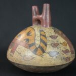 Pre-Columbian Nazca Ceramic Ritual Bottle with Insect Motifs - Imagen 6