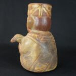 Pre-Columbian Moche Ceremonial Vessel with Bird Motif - Imagen 4